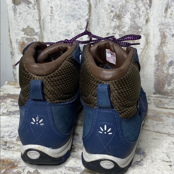 Oboz Sapphire Mid Hiking Boots - Picture 4 of 7